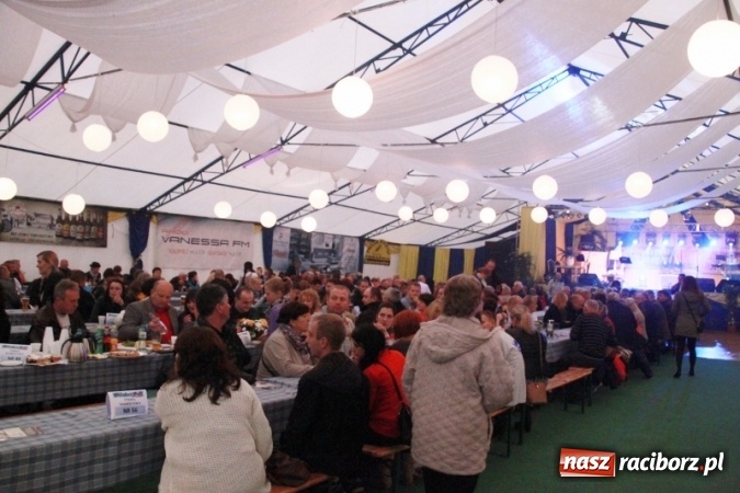 Zdjęcie w galerii na portalu naszraciborz.pl: Oktoberfest w Szymocicach – jak na Bajerach… wiadomości z regionu