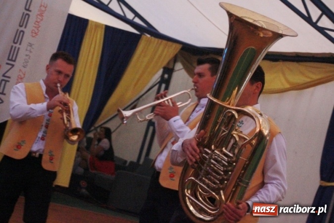 Zdjęcie w galerii na portalu naszraciborz.pl: Oktoberfest w Szymocicach – jak na Bajerach… wiadomości z regionu