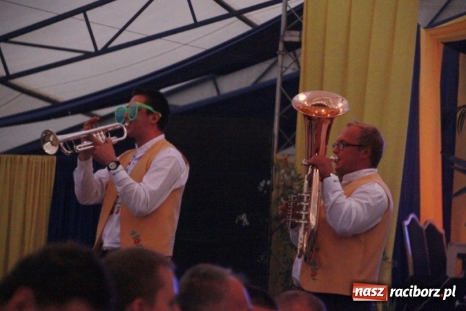 Zdjęcie w galerii na portalu naszraciborz.pl: Oktoberfest w Szymocicach – jak na Bajerach… wiadomości z regionu