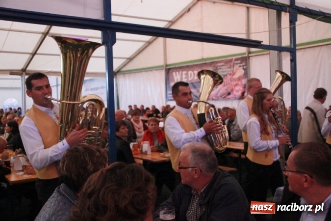 Zdjęcie w galerii na portalu naszraciborz.pl: Oktoberfest w Szymocicach – jak na Bajerach… wiadomości z regionu