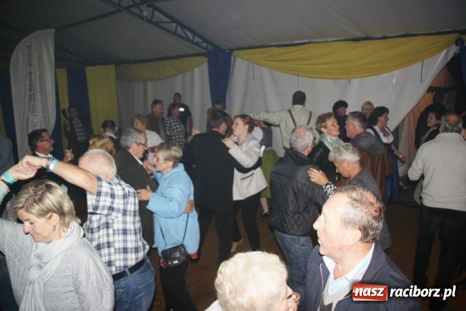 Zdjęcie w galerii na portalu naszraciborz.pl: Oktoberfest w Szymocicach – jak na Bajerach… wiadomości z regionu