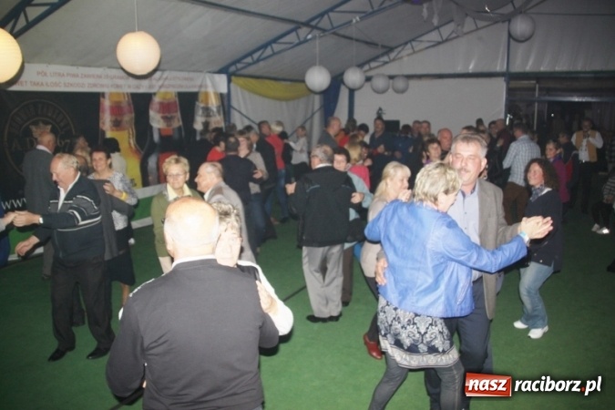 Zdjęcie w galerii na portalu naszraciborz.pl: Oktoberfest w Szymocicach – jak na Bajerach… wiadomości z regionu
