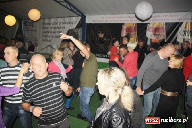 Zdjęcie w galerii na portalu naszraciborz.pl: Oktoberfest w Szymocicach – jak na Bajerach… wiadomości z regionu