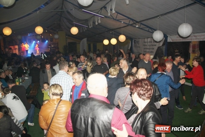 Zdjęcie w galerii na portalu naszraciborz.pl: Oktoberfest w Szymocicach – jak na Bajerach… wiadomości z regionu