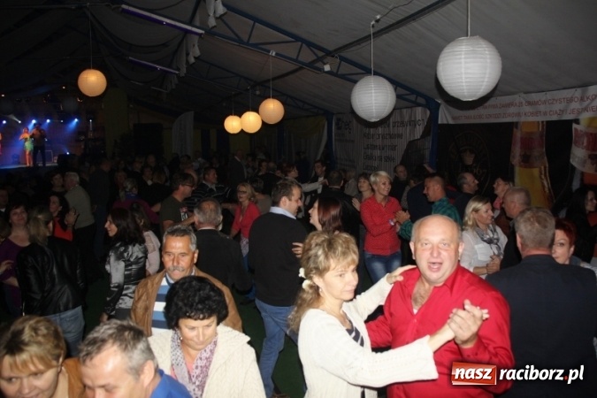 Zdjęcie w galerii na portalu naszraciborz.pl: Oktoberfest w Szymocicach – jak na Bajerach… wiadomości z regionu