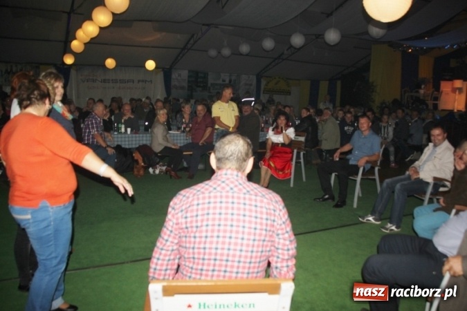 Zdjęcie w galerii na portalu naszraciborz.pl: Oktoberfest w Szymocicach – jak na Bajerach… wiadomości z regionu