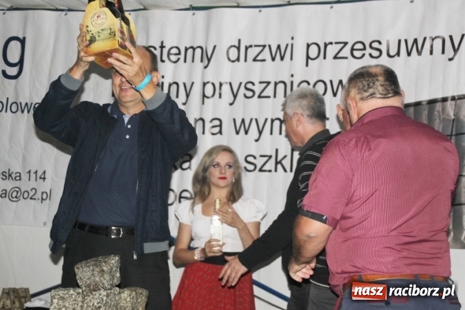 Zdjęcie w galerii na portalu naszraciborz.pl: Oktoberfest w Szymocicach – jak na Bajerach… wiadomości z regionu