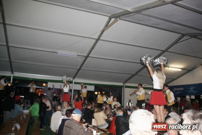 Zdjęcie w galerii na portalu naszraciborz.pl: Oktoberfest w Szymocicach – jak na Bajerach… wiadomości z regionu