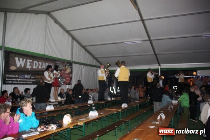 Zdjęcie w galerii na portalu naszraciborz.pl: Oktoberfest w Szymocicach – jak na Bajerach… wiadomości z regionu