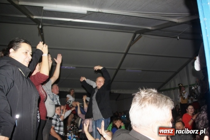 Zdjęcie w galerii na portalu naszraciborz.pl: Oktoberfest w Szymocicach – jak na Bajerach… wiadomości z regionu