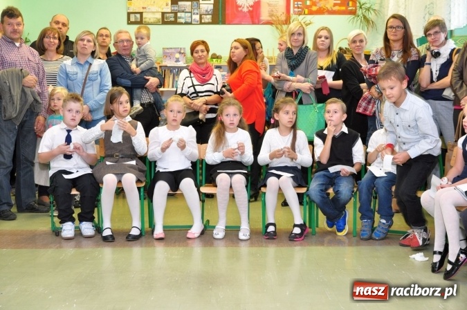 Zdjęcie w galerii na portalu naszraciborz.pl: Uroczyste pasowanie na ucznia osiemnastki wiadomości z regionu