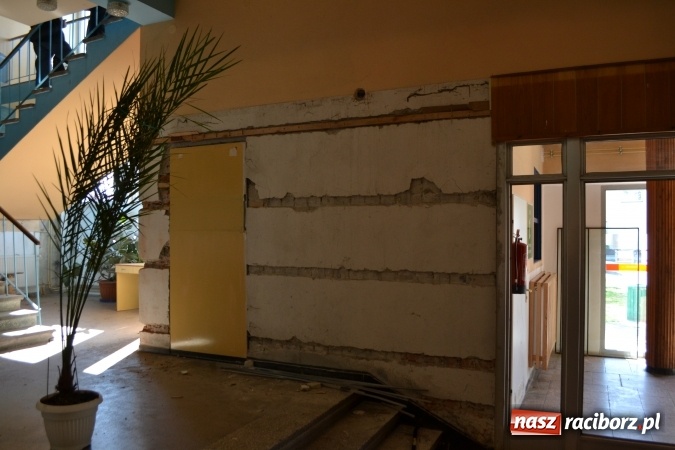Zdjęcie w galerii na portalu naszraciborz.pl: Trwa remont MOKSiR-u w Kuźni Raciborskiej wiadomości z regionu