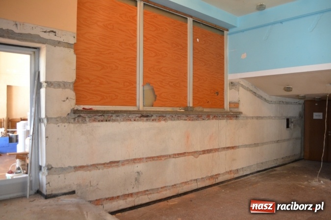 Zdjęcie w galerii na portalu naszraciborz.pl: Trwa remont MOKSiR-u w Kuźni Raciborskiej wiadomości z regionu