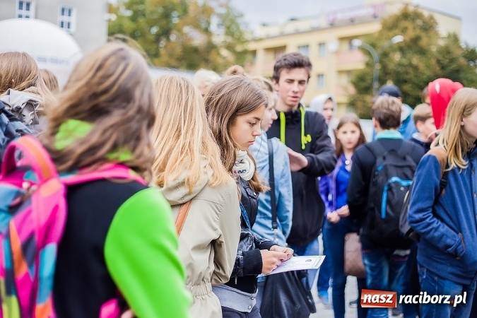 Zdjęcie w galerii na portalu naszraciborz.pl: Pokazy ratownictwa medycznego na Rynku wiadomości z regionu
