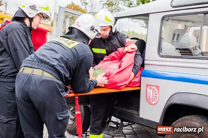 Zdjęcie w galerii na portalu naszraciborz.pl: Pokazy ratownictwa medycznego na Rynku wiadomości z regionu