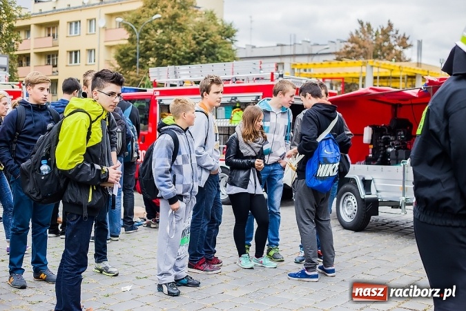 Zdjęcie w galerii na portalu naszraciborz.pl: Pokazy ratownictwa medycznego na Rynku wiadomości z regionu