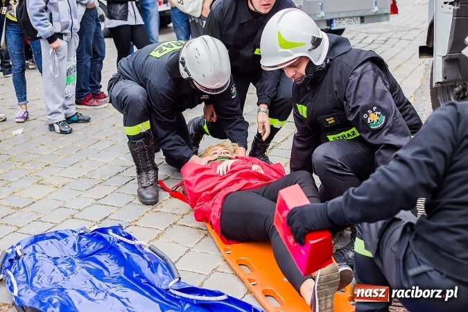 Zdjęcie w galerii na portalu naszraciborz.pl: Pokazy ratownictwa medycznego na Rynku wiadomości z regionu