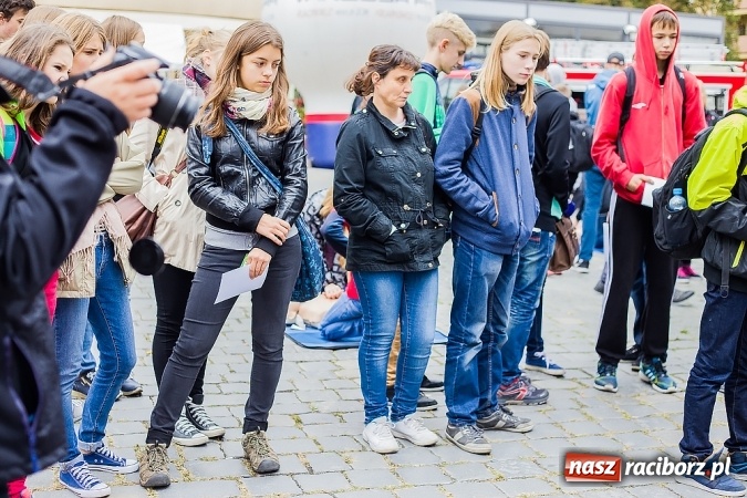 Zdjęcie w galerii na portalu naszraciborz.pl: Pokazy ratownictwa medycznego na Rynku wiadomości z regionu