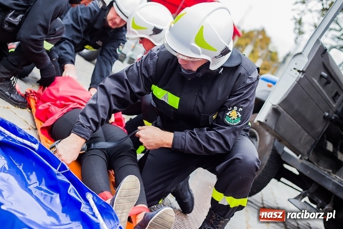 Zdjęcie w galerii na portalu naszraciborz.pl: Pokazy ratownictwa medycznego na Rynku wiadomości z regionu
