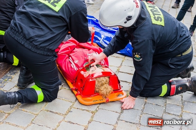 Zdjęcie w galerii na portalu naszraciborz.pl: Pokazy ratownictwa medycznego na Rynku wiadomości z regionu