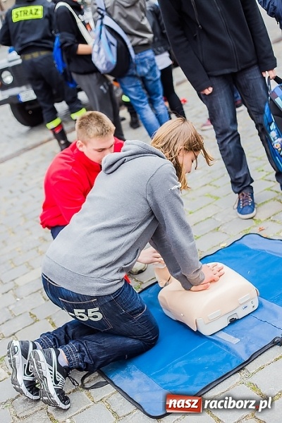 Zdjęcie w galerii na portalu naszraciborz.pl: Pokazy ratownictwa medycznego na Rynku wiadomości z regionu