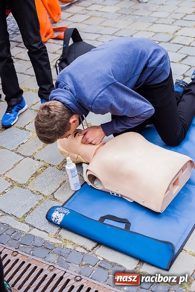 Zdjęcie w galerii na portalu naszraciborz.pl: Pokazy ratownictwa medycznego na Rynku wiadomości z regionu