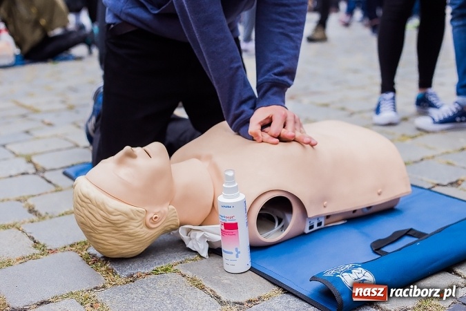 Zdjęcie w galerii na portalu naszraciborz.pl: Pokazy ratownictwa medycznego na Rynku wiadomości z regionu
