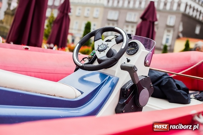 Zdjęcie w galerii na portalu naszraciborz.pl: Pokazy ratownictwa medycznego na Rynku wiadomości z regionu