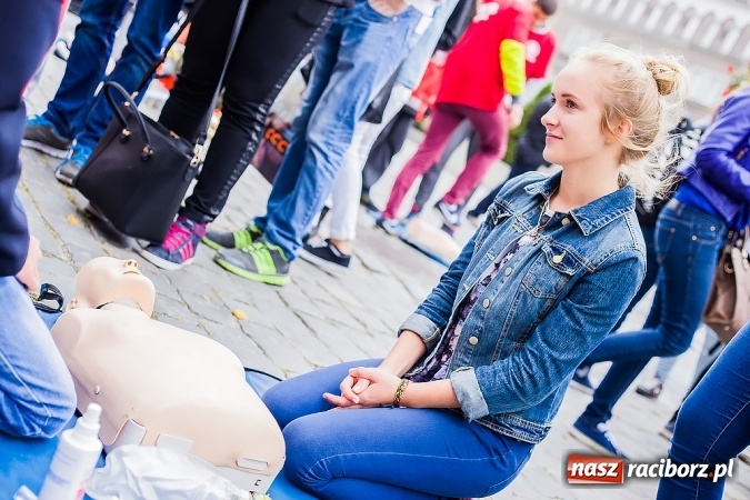 Zdjęcie w galerii na portalu naszraciborz.pl: Pokazy ratownictwa medycznego na Rynku wiadomości z regionu