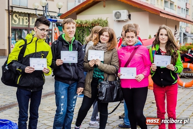Zdjęcie w galerii na portalu naszraciborz.pl: Pokazy ratownictwa medycznego na Rynku wiadomości z regionu