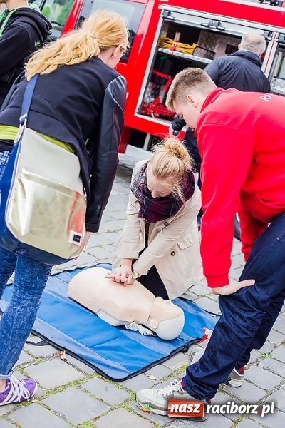 Zdjęcie w galerii na portalu naszraciborz.pl: Pokazy ratownictwa medycznego na Rynku wiadomości z regionu