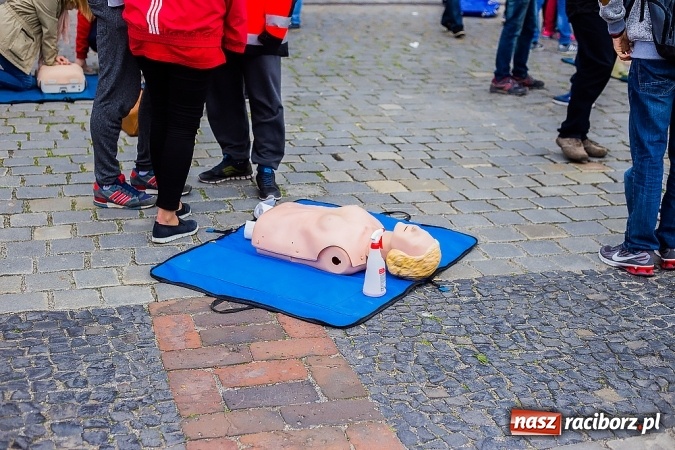 Zdjęcie w galerii na portalu naszraciborz.pl: Pokazy ratownictwa medycznego na Rynku wiadomości z regionu