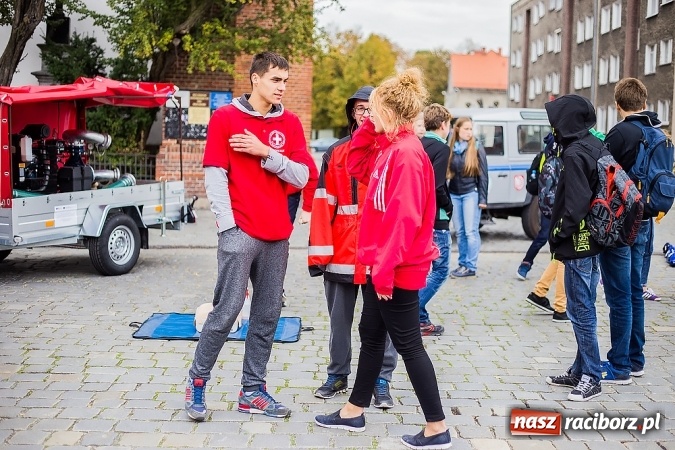 Zdjęcie w galerii na portalu naszraciborz.pl: Pokazy ratownictwa medycznego na Rynku wiadomości z regionu