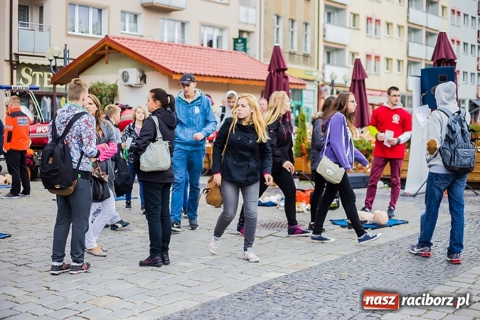 Zdjęcie w galerii na portalu naszraciborz.pl: Pokazy ratownictwa medycznego na Rynku wiadomości z regionu
