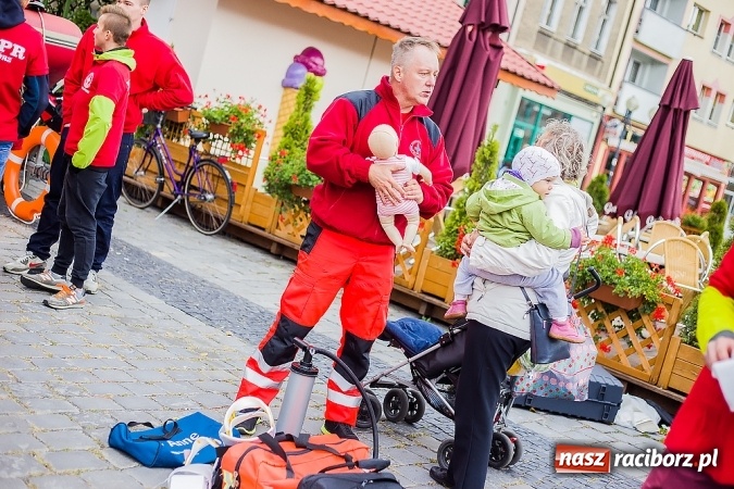 Zdjęcie w galerii na portalu naszraciborz.pl: Pokazy ratownictwa medycznego na Rynku wiadomości z regionu