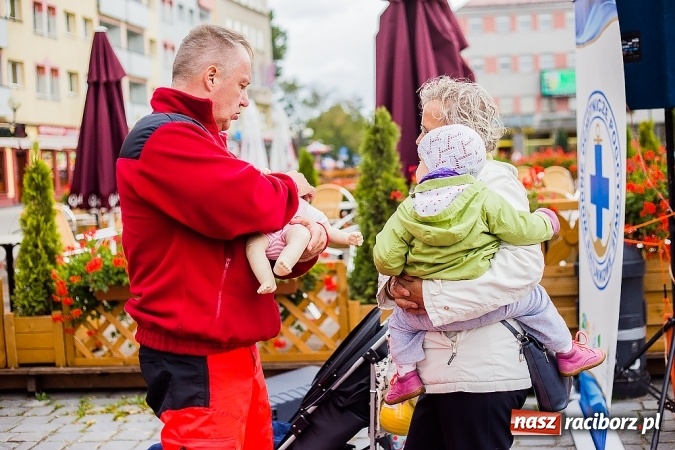 Zdjęcie w galerii na portalu naszraciborz.pl: Pokazy ratownictwa medycznego na Rynku wiadomości z regionu
