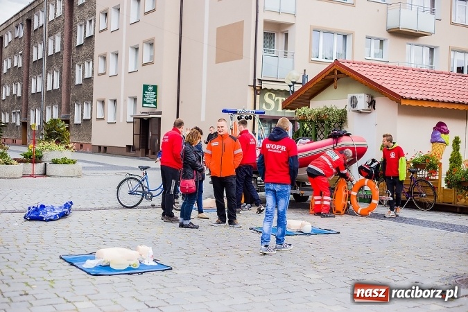 Zdjęcie w galerii na portalu naszraciborz.pl: Pokazy ratownictwa medycznego na Rynku wiadomości z regionu