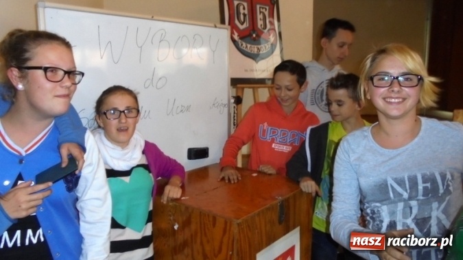 Zdjęcie w galerii na portalu naszraciborz.pl: Wybory i Dzień Chłopaka w G 5  wiadomości z regionu