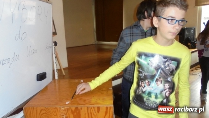 Zdjęcie w galerii na portalu naszraciborz.pl: Wybory i Dzień Chłopaka w G 5  wiadomości z regionu