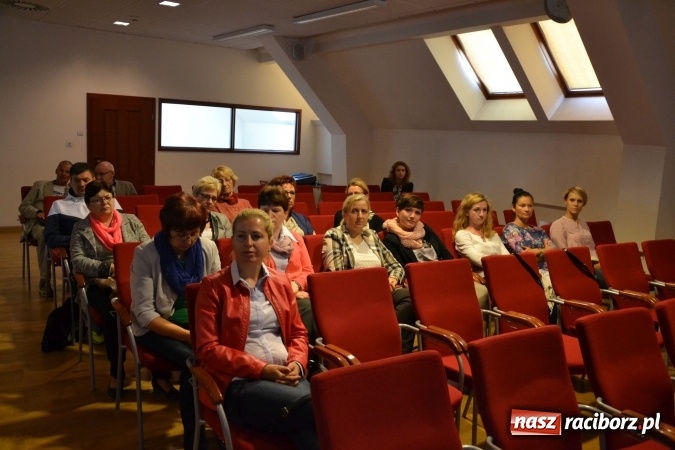 Zdjęcie w galerii na portalu naszraciborz.pl: Korygowanie wad postawy - konferencja na zamku  wiadomości z regionu