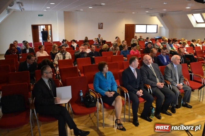 Zdjęcie w galerii na portalu naszraciborz.pl: Korygowanie wad postawy - konferencja na zamku  wiadomości z regionu