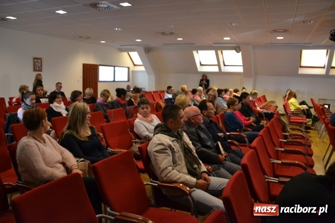 Zdjęcie w galerii na portalu naszraciborz.pl: Korygowanie wad postawy - konferencja na zamku  wiadomości z regionu