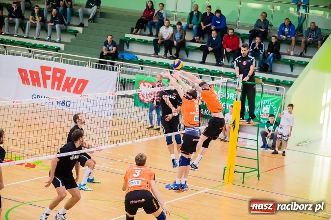 Zdjęcie w galerii na portalu naszraciborz.pl: Emocje i zacięta walka w Arenie Rafako wiadomości z regionu