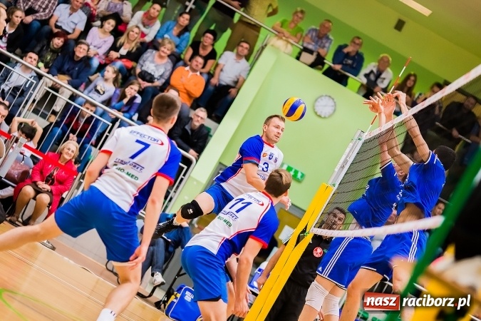 Zdjęcie w galerii na portalu naszraciborz.pl: Emocje i zacięta walka w Arenie Rafako wiadomości z regionu
