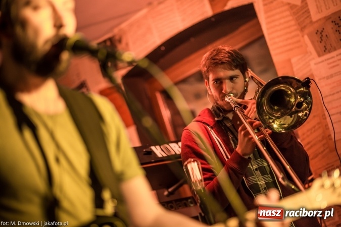 Zdjęcie w galerii na portalu naszraciborz.pl: Leski zagrał na Końcu Świata wiadomości z regionu