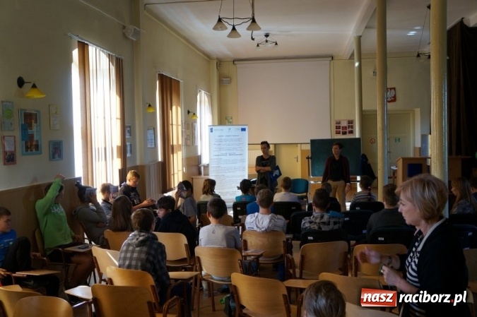 Zdjęcie w galerii na portalu naszraciborz.pl: Mundurowi i sanepid przeciwko dopalaczom wiadomości z regionu