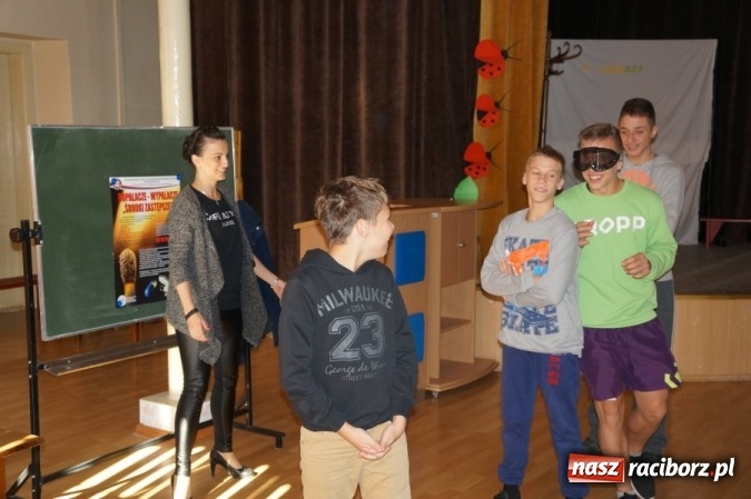 Zdjęcie w galerii na portalu naszraciborz.pl: Mundurowi i sanepid przeciwko dopalaczom wiadomości z regionu