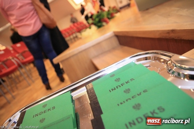 Zdjęcie w galerii na portalu naszraciborz.pl: Raciborska PWSZ zainaugurowała na Zamku Piastowskim rok akademicki 2015/2016 wiadomości z regionu