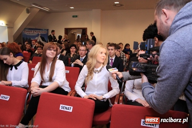 Zdjęcie w galerii na portalu naszraciborz.pl: Raciborska PWSZ zainaugurowała na Zamku Piastowskim rok akademicki 2015/2016 wiadomości z regionu