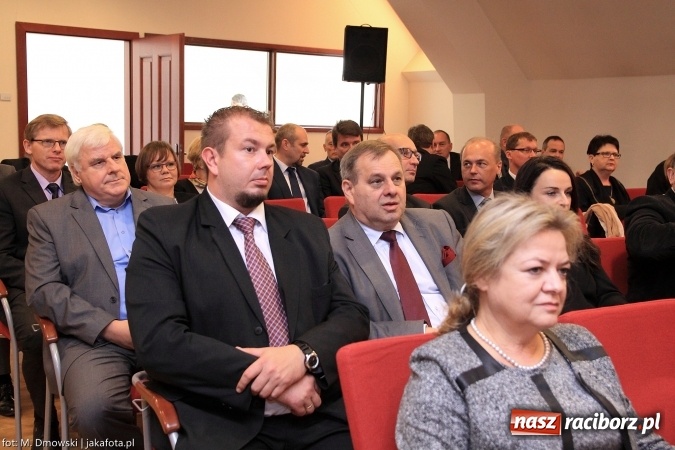 Zdjęcie w galerii na portalu naszraciborz.pl: Raciborska PWSZ zainaugurowała na Zamku Piastowskim rok akademicki 2015/2016 wiadomości z regionu